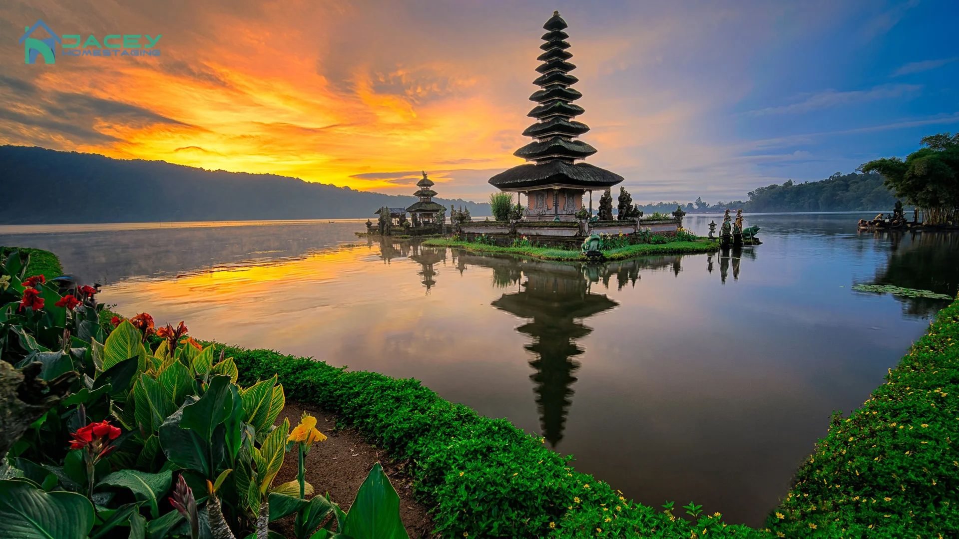 Đền Pura Ulun Danu Bratan Bali Indonesia lúc hoàng hôn phản chiếu trên mặt nước